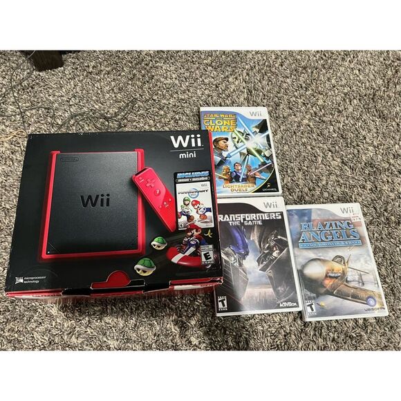 Nintendo Mini Wii Video game system with 1 Controller and 3 games